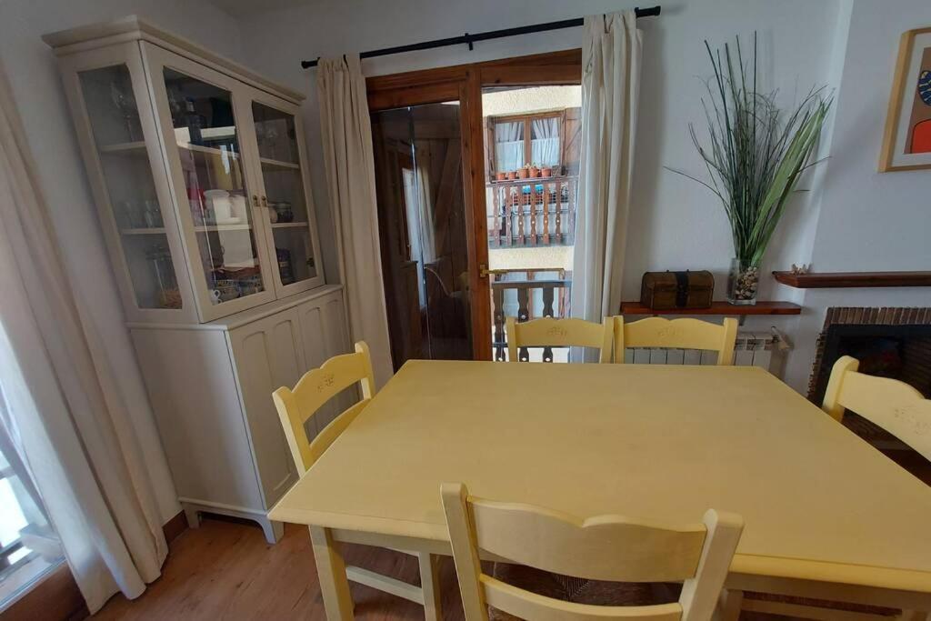 Casa Bihotz - Bonito Y Centrico Apartamento Con Garaje En Sallent サジェント・デ・ガジェゴ エクステリア 写真
